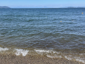 琵琶湖のビーチ