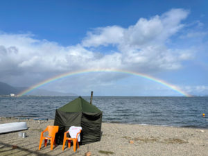 琵琶湖の浜でテントサウナ