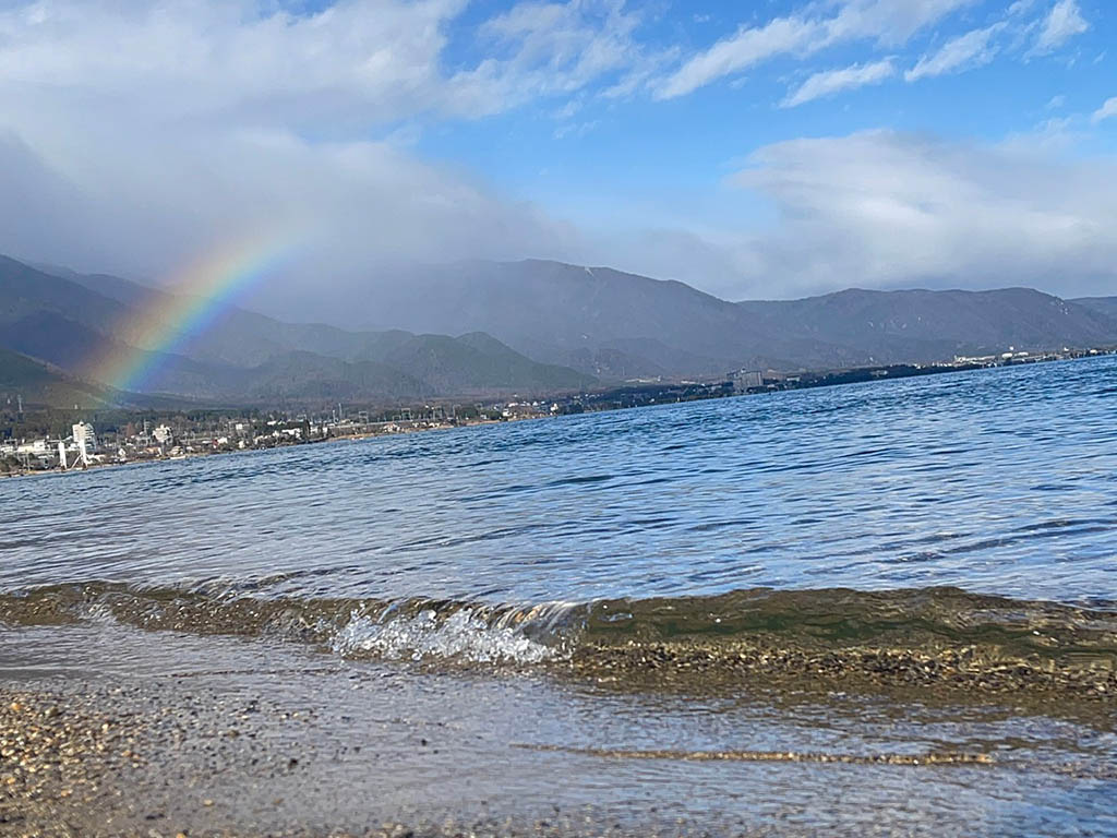 琵琶湖越しの虹