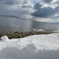 琵琶湖と雪