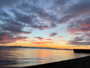 琵琶湖からの朝日