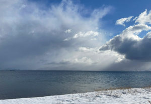 琵琶湖と雪景色