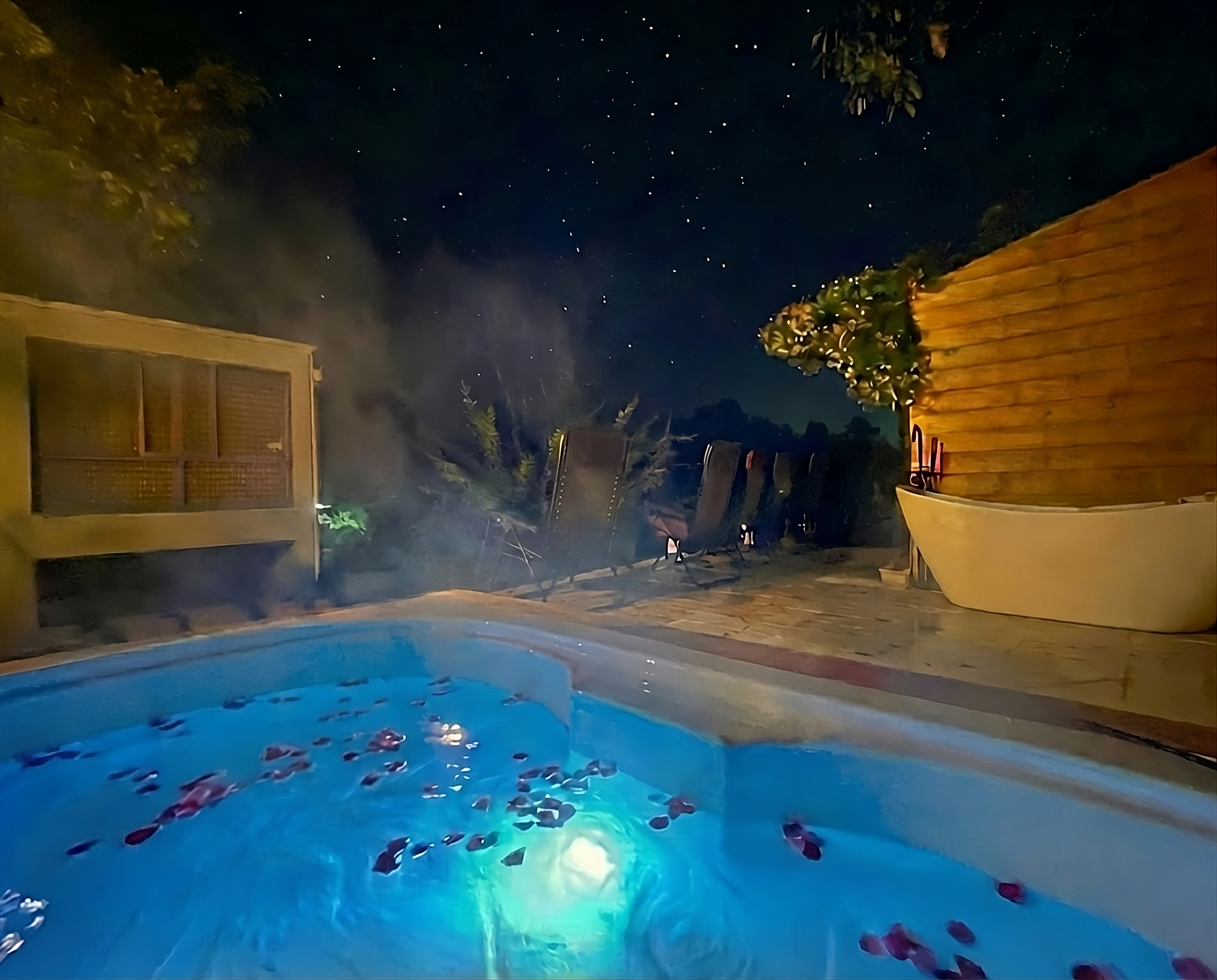 luxury-night-sauna-starry-sky-jacuzzi (2)